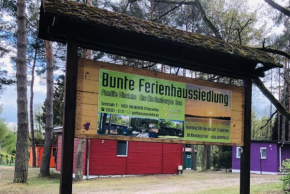 Bunte Ferienhaussiedlung